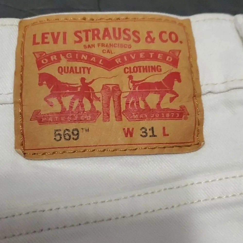 Levi's 569 Off White Loose Fit Straight Classic Preppy Jean Shorts 31